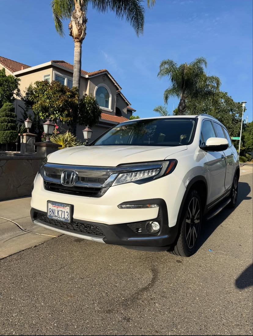 White Honda Pilot — full car